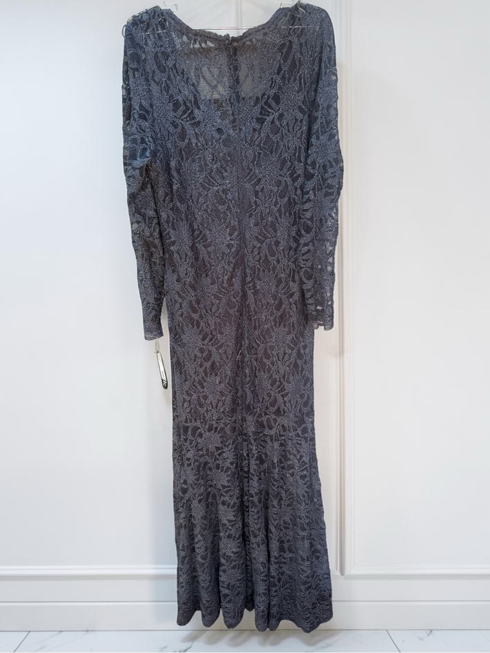 Xscape Gown - Picture 3 of 6